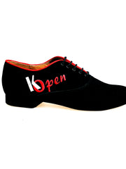 Load image into Gallery viewer, Scarpa da uomo Malaga MS07 K.Open in camoscio nero con ricamo Kizomba, modello Oxford con chiusura stringata e design elegante.