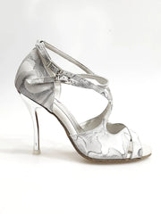 Carica immagine nella Galleria, Scarpa Brenda White Cloud Wish Dance Shop con cinturino alla caviglia e dettagli laminati argento, stile elegante e raffinato
