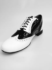 Carica immagine nella Galleria, Adone (MS14) - Stringata Coda di Rondine Mod. Oxford Brogue Scarpa in Vernice Bianca e Vernice Nera Forma Tonda Wish Dance Shop