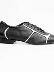 Load image into Gallery viewer, Sneaker Wish Dance Shop Manuel 820 in pelle nera con inserti in vernice bianca, vista frontale con dettagli eleganti.