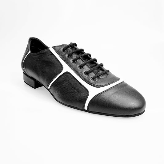 Sneaker Manuel 820 in pelle nera con inserti in vernice bianca, scarpa sportiva con design moderno e dettagli eleganti.