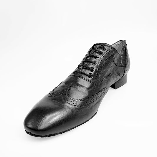 Scarpa stringata Richard MS14 in pelle nera, modello Oxford Brogue, forma lunga, stile elegante e classico.