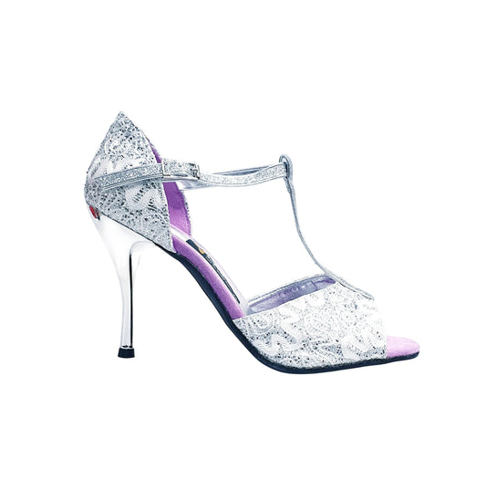 Scarpa Outlet Pizzo Bianco con dettagli eleganti, suola leggera e design raffinato, visibile nella immagine.