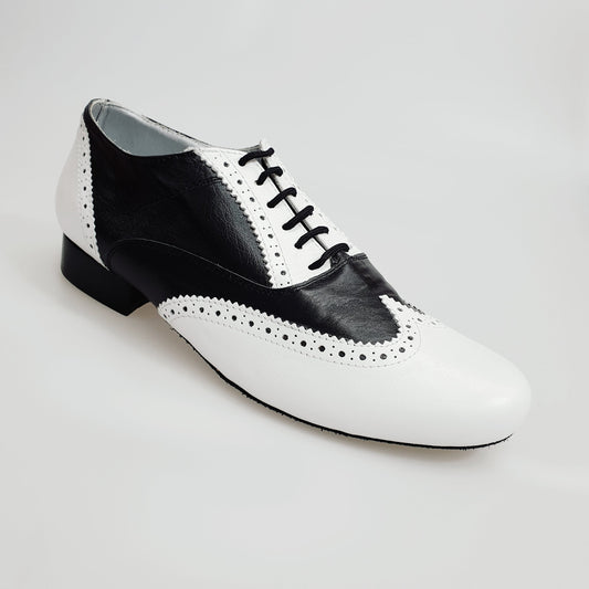Scarpe oxford brogue Wish Dance Shop in pelle bianca e nera, modello Adone MS14 con punta tonda e dettagli coda di rondine