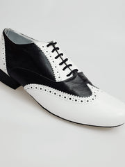 Carica immagine nella Galleria, Adone (MS14) - Stringata Coda di Rondine Mod. Oxford Brogue Scarpa in Pelle Bianca e Pelle Nera Forma Tonda Wish Dance Shop