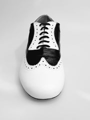 Carica immagine nella Galleria, Adone (MS14) - Stringata Coda di Rondine Mod. Oxford Brogue Scarpa in Pelle Bianca e Pelle Nera Forma Tonda Wish Dance Shop