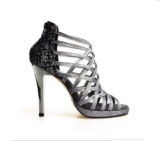 Scarpa da donna Intrigo 780 in glitter carbon con tacco alto a spillo largo, tallone fiorato veneziano e plateau argentato.