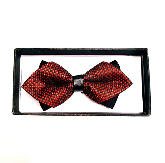 Papillon doppio fantasia rossa sovrapposta a base nera, elegante, Wish Dance Shop, accessorio di moda per occasioni formali