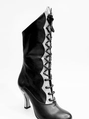 Carica immagine nella Galleria, Stivale in pelle nera Wish Dance, D-3 Pairè, con chiusura anteriore, alamari a stringhe e inserti glitter argento.