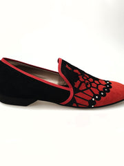 Load image into Gallery viewer, MORENO (MS21) - Mocassino in Camoscio Rosso applicazione inserto Raso Seta Nero e Swarovski boreali Profilo Rosso Forma lunga