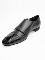 Carica immagine nella Galleria, Scarpa da uomo Wish Dance Shop Bristol /P in pelle nera con doppia fibbia e inserto in vernice nera, vista frontale.