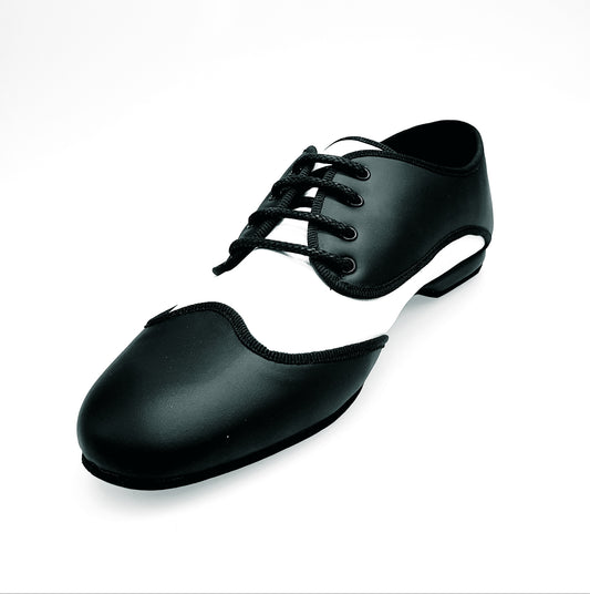Scarpa jazz Billie LosAngeles in punta e sottolacci di pelle nera e bianca, con profilo cro nero, vista frontale.