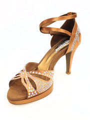 Carica immagine nella Galleria, DELUXE Butterfly (LP2) - Scarpa da Ballo in Raso Seta Bronzo Tan con Swarovski Tacco Basso a Spillo Largo e Plateau Flex