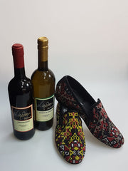 Carica immagine nella Galleria, Samakaka Yellow (800PW) - Mocassino da Uomo in Camoscio Nero con Swarovski neri e Borchiette bianche rosse e gialle Stile Samakaka Wishdance