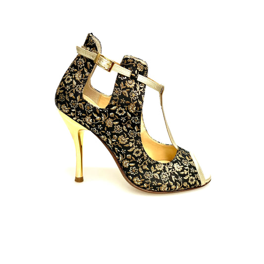Scarpa Jenny in Cate Fiorato Veneziano oro con profili lurex oro e tacco a spillo laminato oro, elegante e brillante.