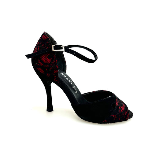 Scarpa da donna Ely QA Wishdance in pizzo fiore nero con base in raso rosso e camoscio nero, dettagli eleganti e femminili