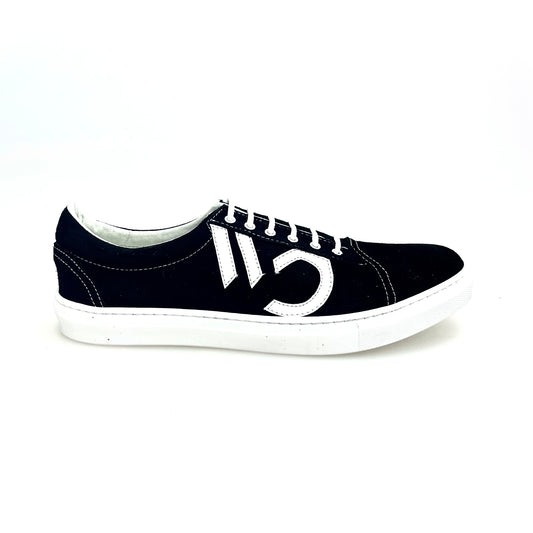 Sneaker urban Albir Absolute Wish Dance Shop con tomaia in tessuto nero, cuciture bianche e suola in resina gommata bianca