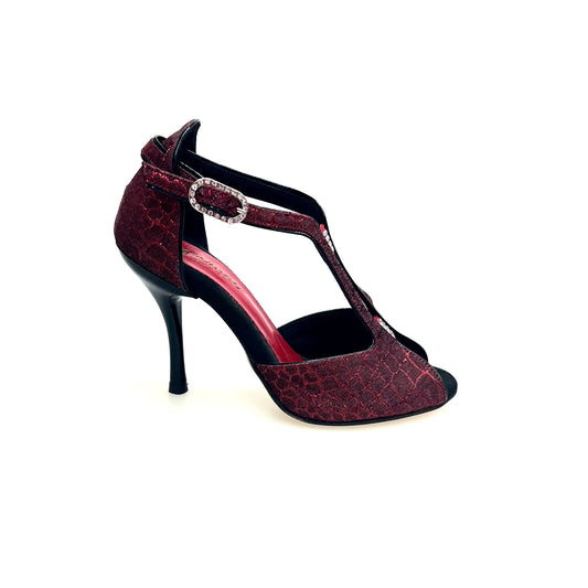 Scarpa da donna Fascino 401 in Sunset rosso con dettagli neri, tacco a spillo smaltato nero, elegante e alla moda.