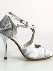 Carica immagine nella Galleria, Scarpa Brenda White Cloud 485 di Wish Dance Shop con cinturino alla caviglia e dettagli in Robin argento e bianco laminato