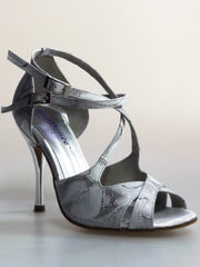 Carica immagine nella Galleria, Scarpa Brenda White Cloud Wish Dance Shop con cinturino alla caviglia e dettagli laminati argento, in Robin Argento e bianco.