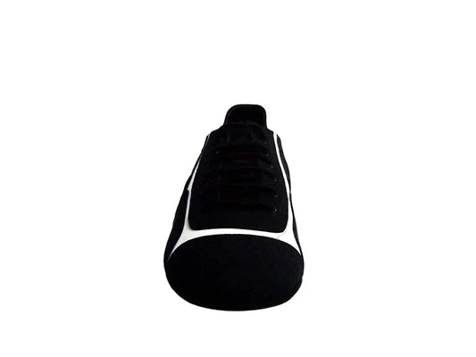 Sneaker Manuel 820 in camoscio nero con inserti bianchi, scarpe sportive dal design elegante e moderno.