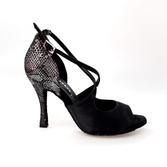 Sandalo da donna Adriana Wish Dance Shop in raso nero con tacco e tallone in camoscio pitone silver, foderato in vera pelle.