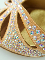 Load image into Gallery viewer, Wish Dance Shop Deluxe - Scarpa da Ballo in Raso Seta Carne con Swarovski e Tacco a Rocchetto