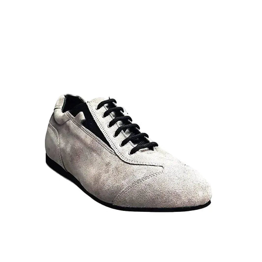Scarpa sneaker Bahia Ivan in camoscio grigio, modello extraconfort con suola bianca e dettagli eleganti, vista frontale.
