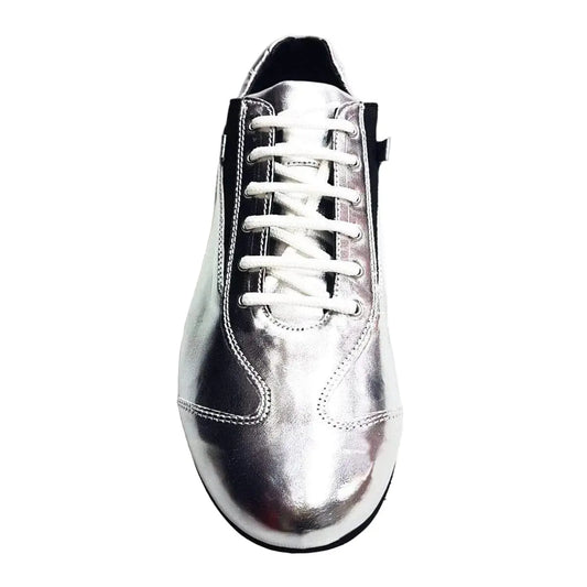 Sneaker in pelle argento Fiesta Ivan di Wish Dance Shop, scarpa elegante e confortevole per il ballo e il tempo libero.