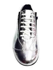 Load image into Gallery viewer, Sneaker in pelle argento Fiesta Ivan di Wish Dance Shop, scarpa elegante e confortevole per il ballo e il tempo libero.