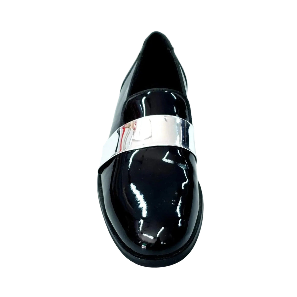 Scarpa mocassino uomo in vernice nera con fascia argento, elegante e lucida, ideale per occasioni formali.