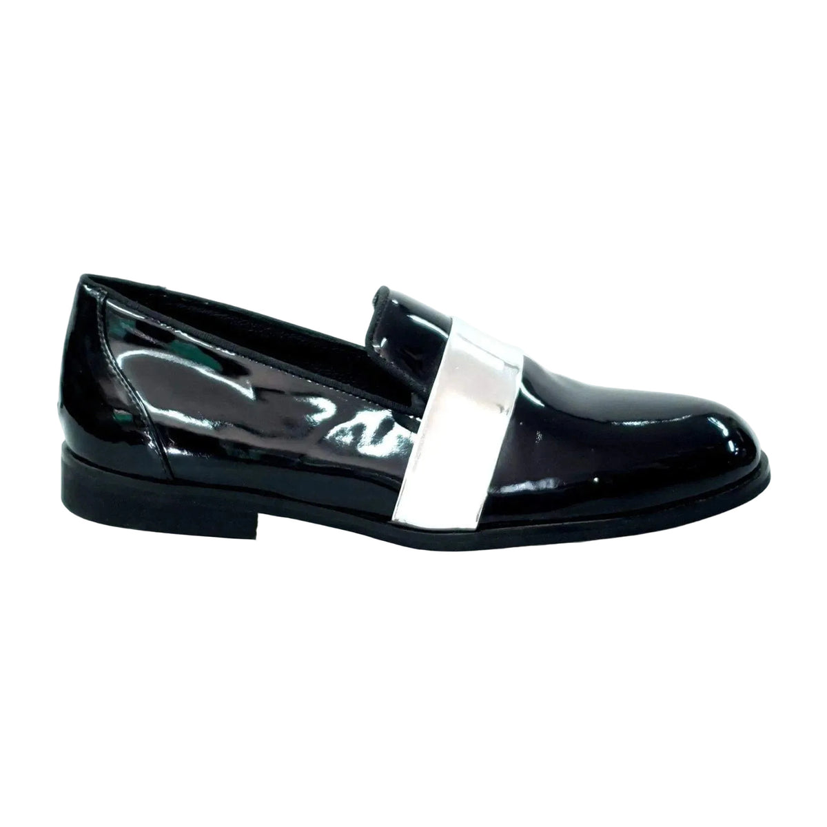 Mocassino uomo in vernice nera con fascia argento, scarpa elegante in pelle lucida con dettaglio in argento.