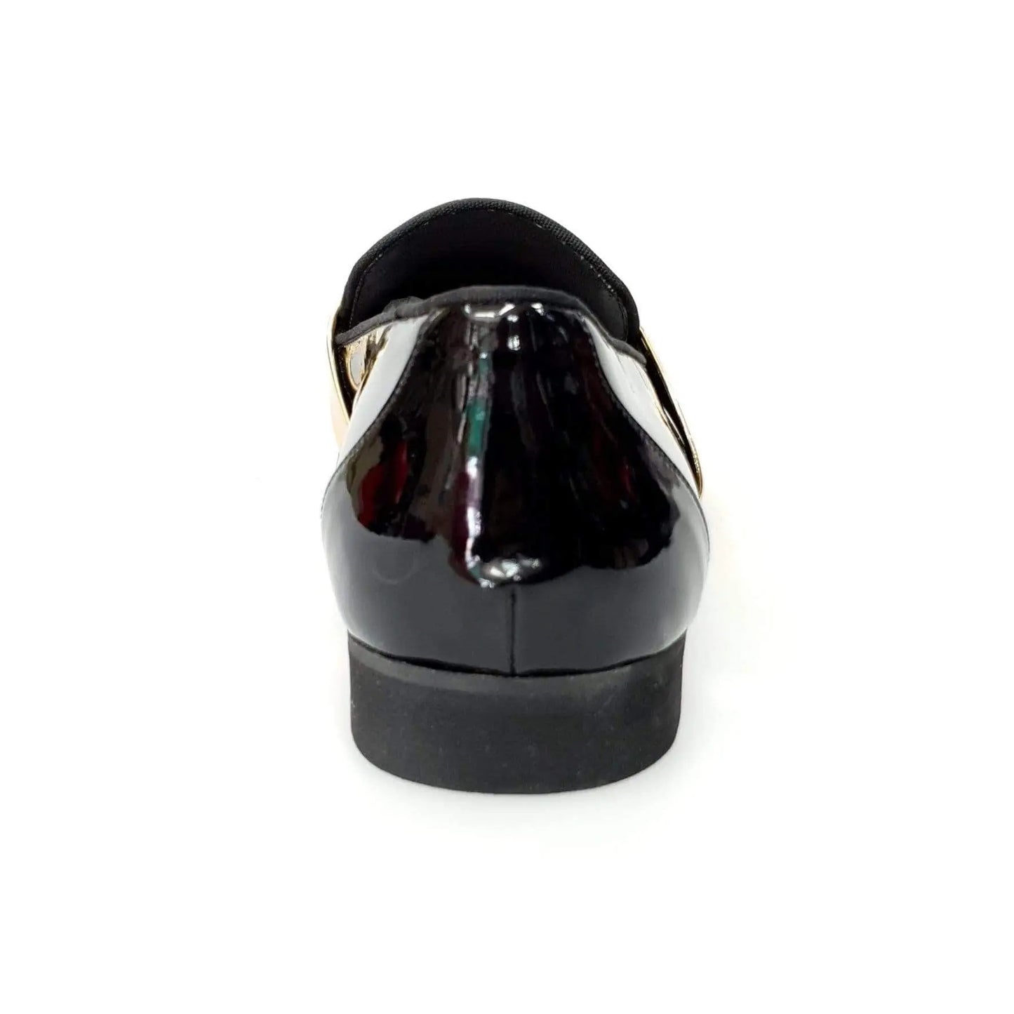 Mocassino uomo in pelle nera lucida con fascia oro, scarpa elegante in stile moccasino con dettaglio raffinato.