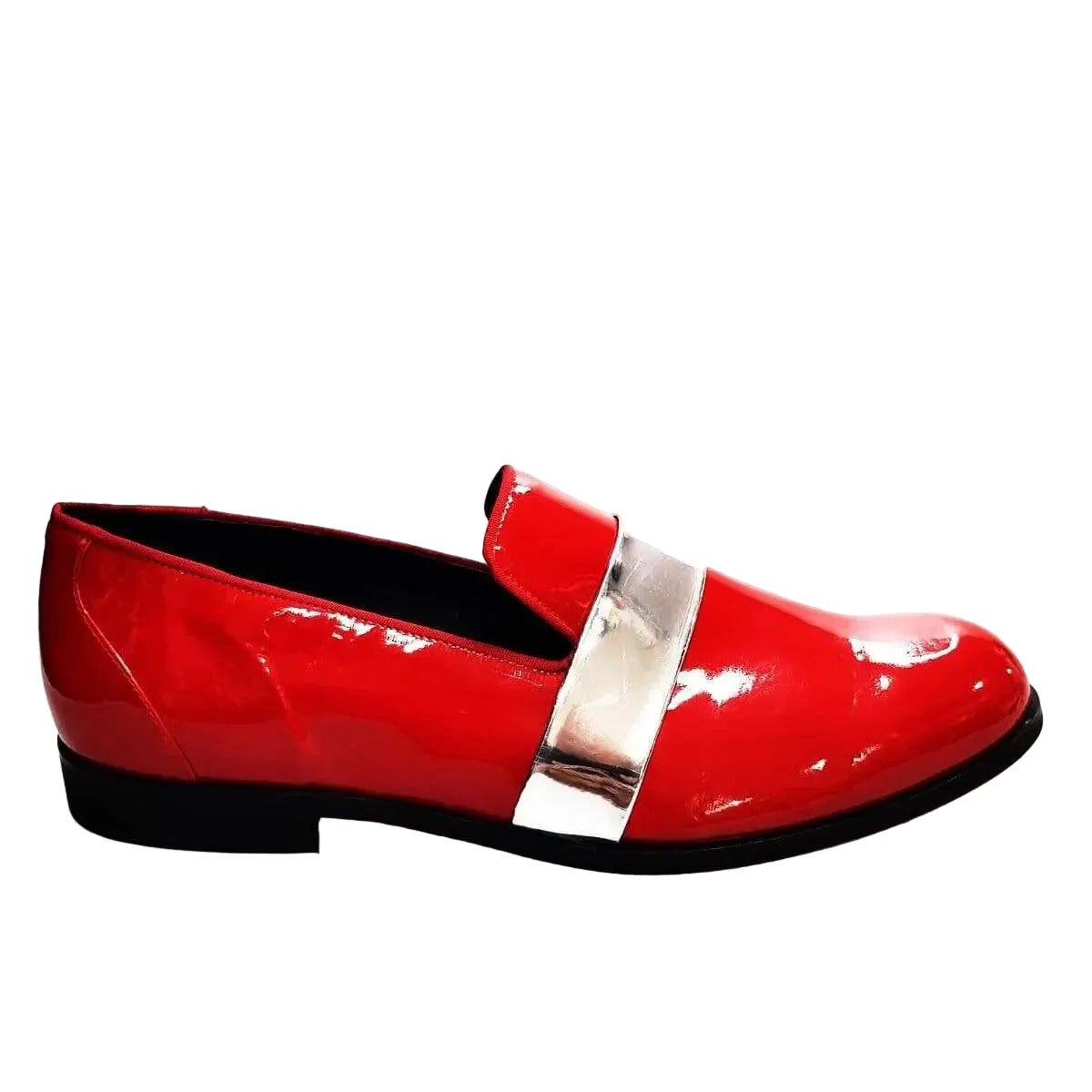 Scarpa mocassino Jackson in vernice rossa con fascia argento, foderata in vera pelle italiana, di Wish Dance Shop