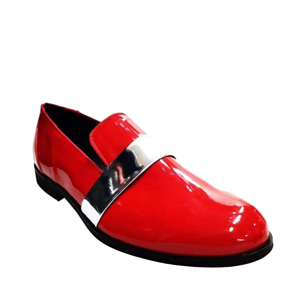 Scarpa mocassino Jackson in vernice rossa con fascia argento, foderata in vera pelle italiana, di Wish Dance Shop.