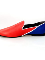 Carica immagine nella Galleria, Mocassino Outlet in pelle rossa e blu royal modello Cuba con profili bianchi, elegante e confortevole, vista dall'alto.