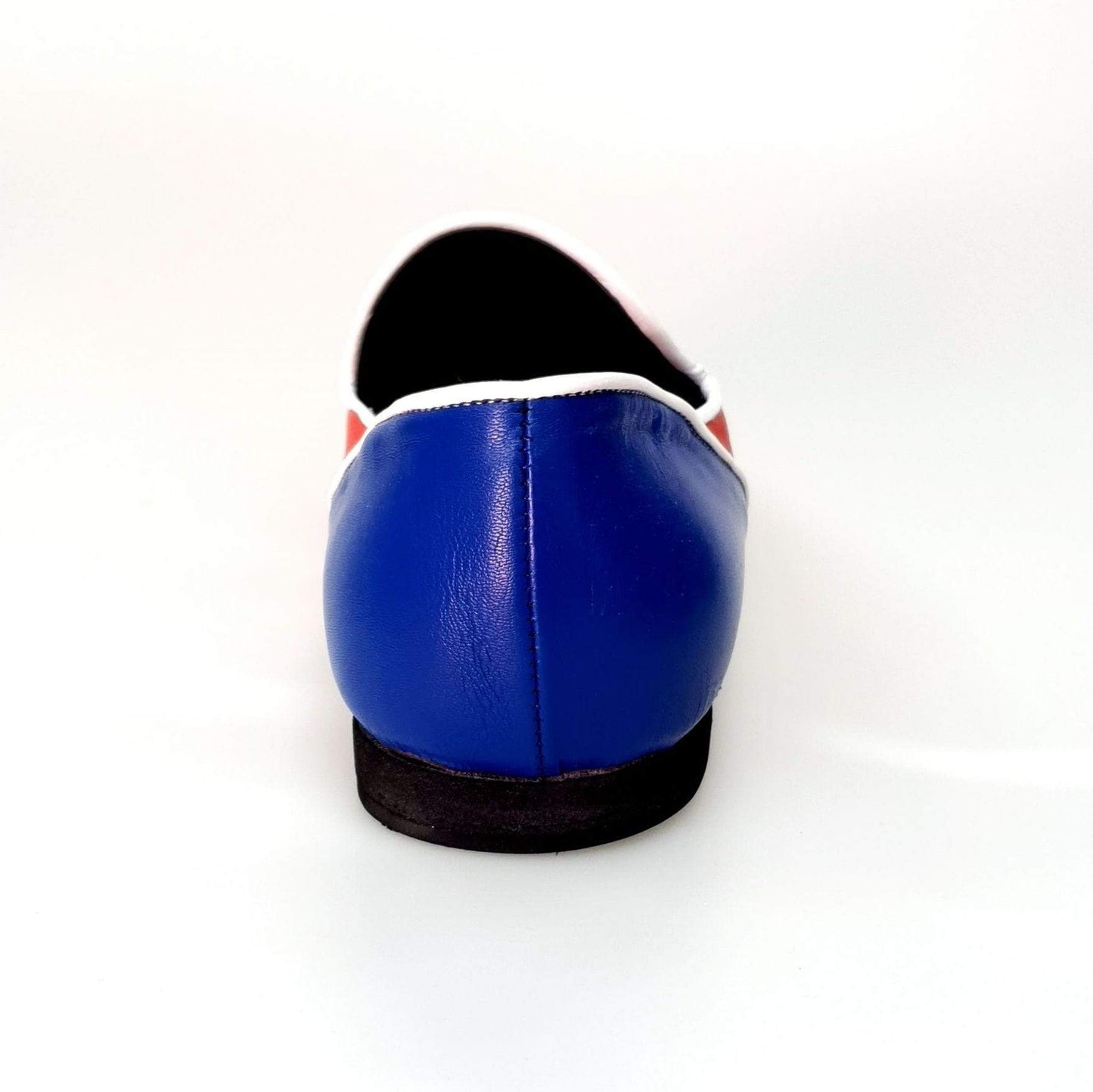 Mocassino Outlet in pelle rossa e blu royal modello Cuba con profili bianchi, dettagli eleganti e stile classico.