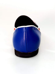 Carica immagine nella Galleria, Mocassino Outlet in pelle rossa e blu royal modello Cuba con profili bianchi, dettagli eleganti e stile classico.