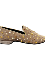 Load image into Gallery viewer, Wish Dance Shop Mocassino Jack Sparrow in Camoscio Beige Swarovski Cristall incastonati con Borchie grandi e piccole dorate