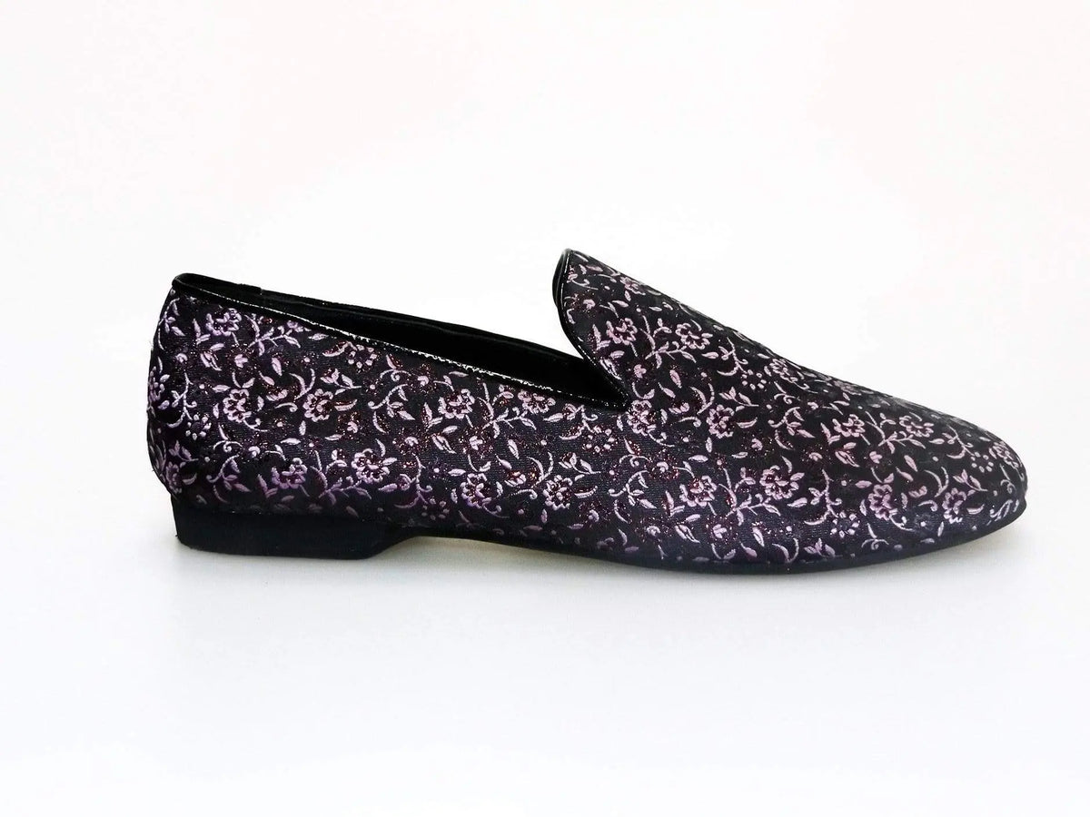 Scarpa mocassino da uomo Serse (800) in tessuto veneziano fiorato rosa, con dettagli eleganti e stile classico.
