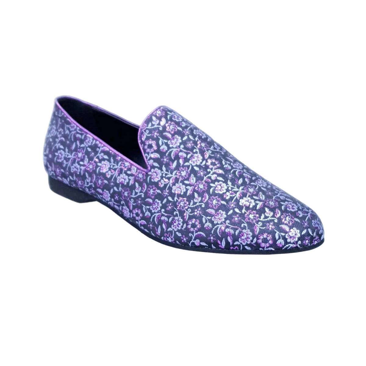 Mocassino da uomo Serse in tessuto con ricamo veneziano fiorato lilla, scarpa Wish Dance Shop, dettaglio elegante e colorato.