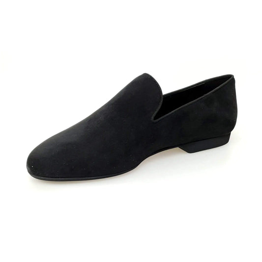 Scarpa mocassino da uomo Wish Dance Shop in camoscio nero, elegante e comoda, con dettagli classici e suola in gomma