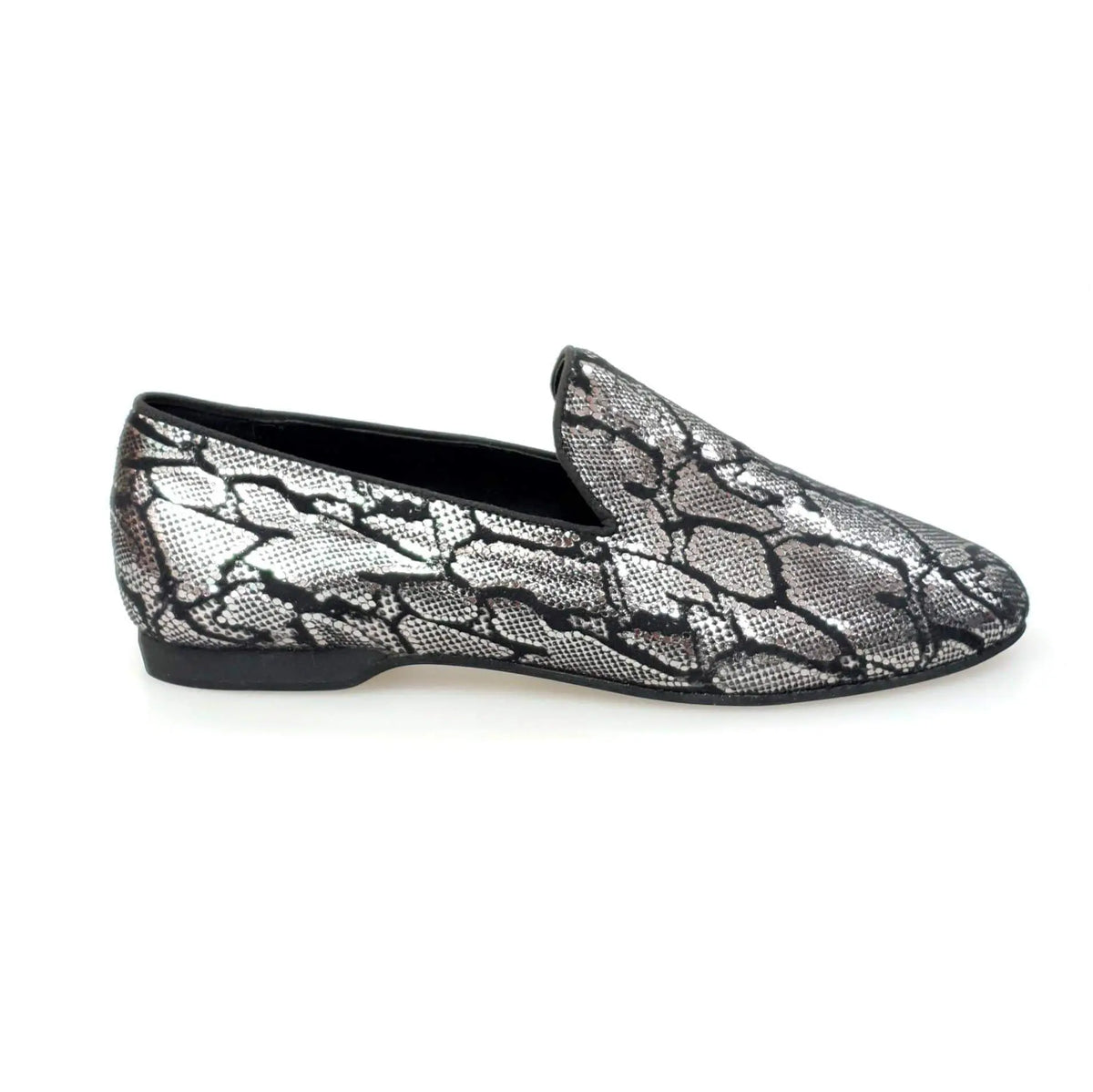 Mocassino da uomo in pelle lavorata con fantasia Giga Python, scarpa Wish Dance Shop, dettagli eleganti e stile sofisticato