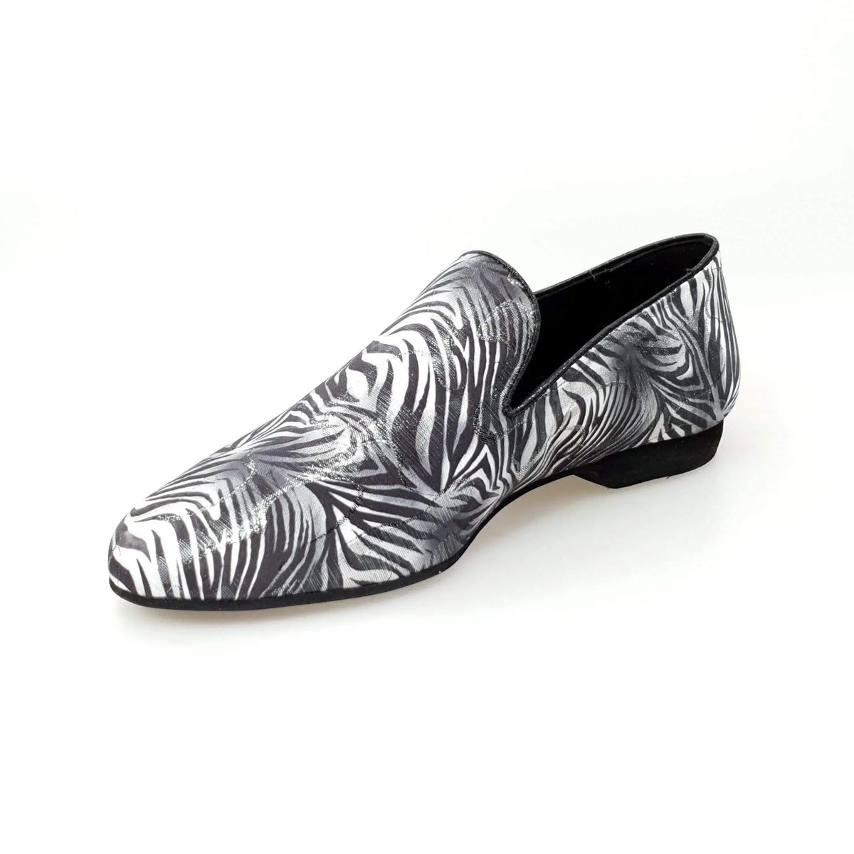 Scarpa mocassino da uomo Wish Dance Shop in tessuto con fantasia giungla grigia, dettagli lavorati e stile casual elegante.