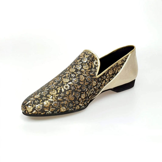 Scarpa mocassino da uomo Serse (800B) in tessuto veneziano con finiture oro e dettaglio tallone lurex dorato.