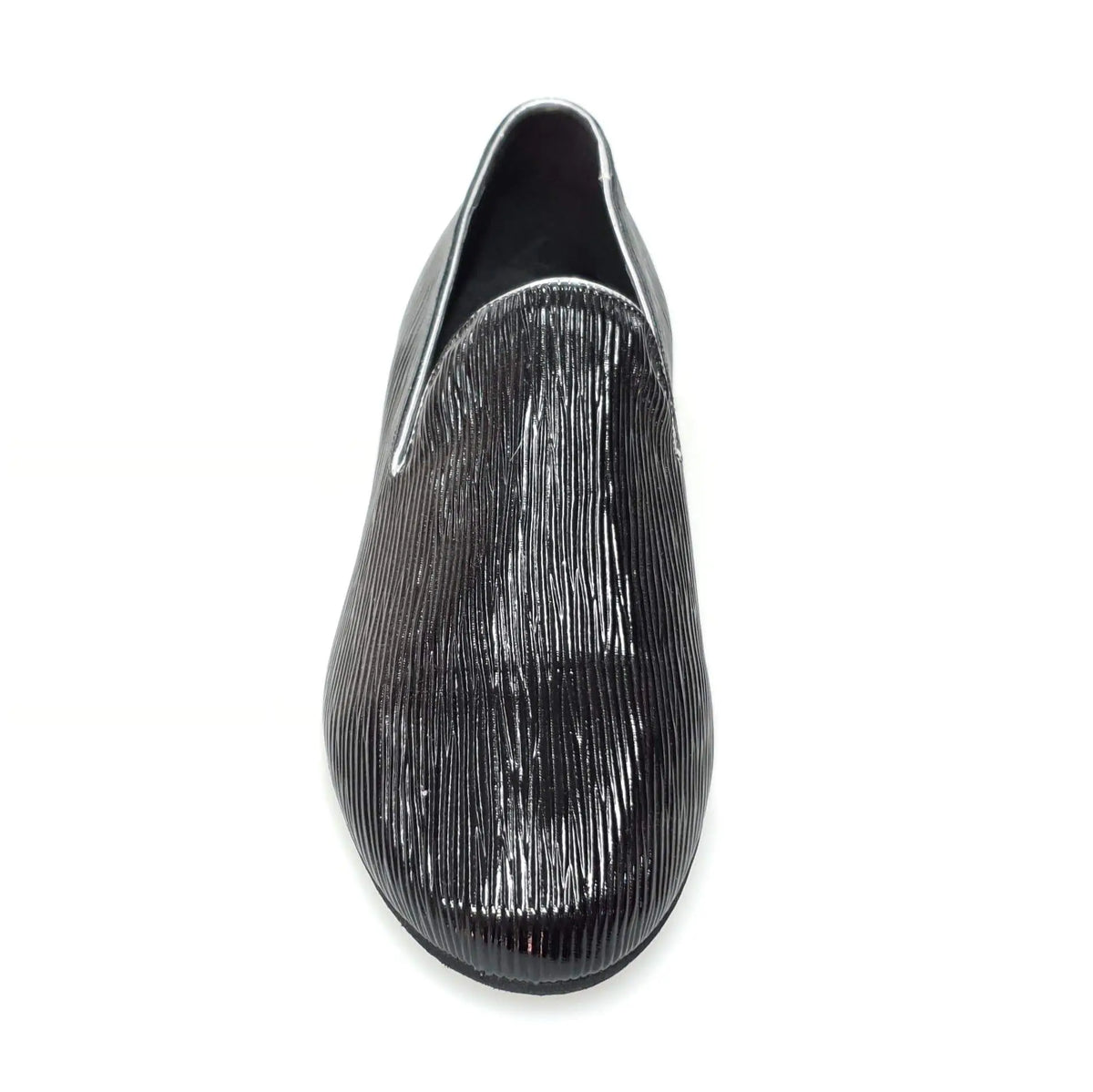 Mocassino da uomo in paglia nera con suola in gomma, calzatura elegante e leggera ideale per l'estate.