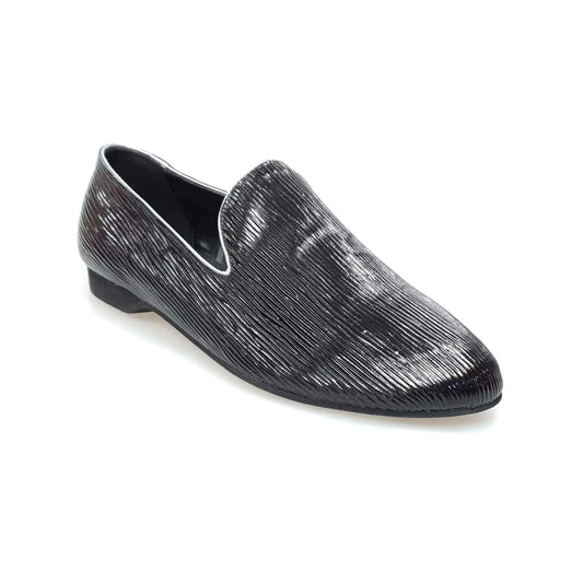 Mocassino uomo in paglia nera con suola in gomma, scarpa elegante e comoda, rifinita in stile classico.