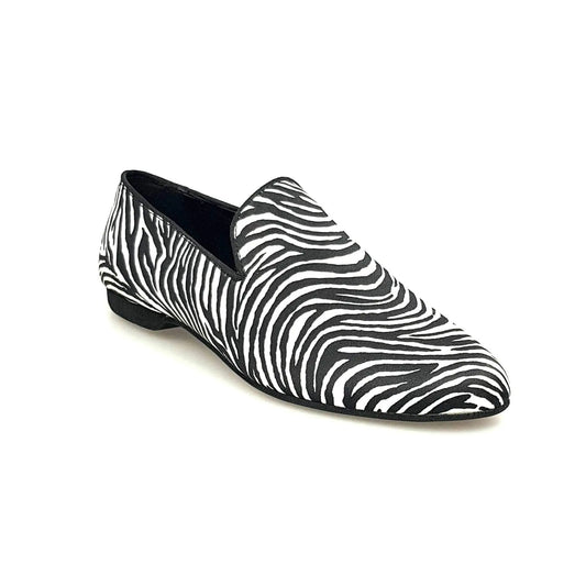 Scarpa mocassino da uomo in raso seta zebrato Fluò, stile elegante e alla moda, con dettagli in tessuto lucido.