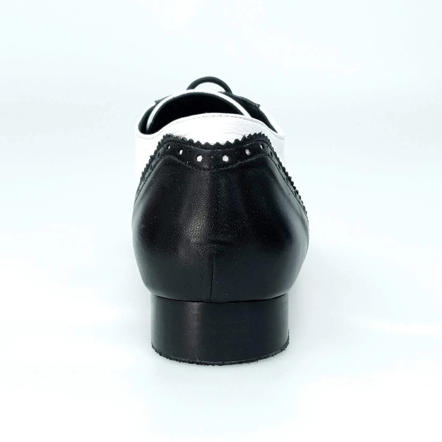 Scarpa stringata Adone MS14 Wish Dance Shop in pelle nera e bianca, stile Oxford Brogue, forma tonda.