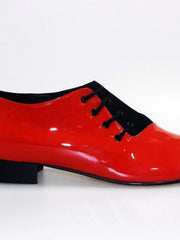 Carica immagine nella Galleria, Scarpa da uomo Franco MS19 in vernice rossa e camoscio nero, con toma tonda e chiusura stringata, vista laterale